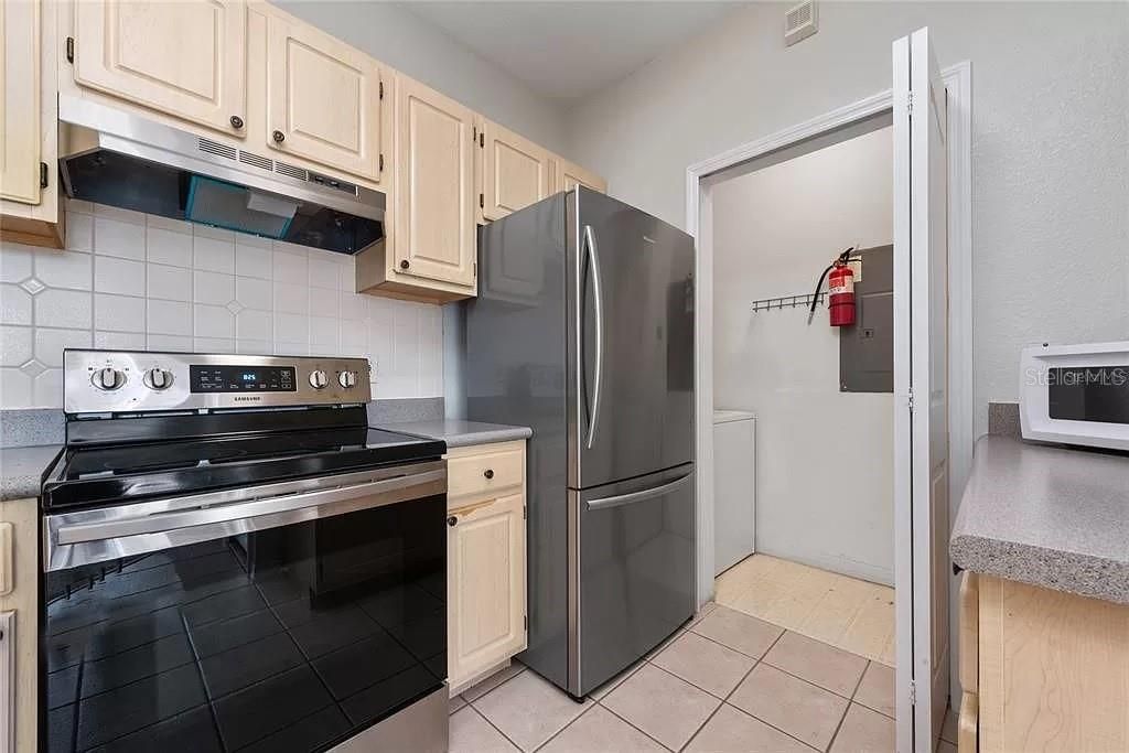 For Sale: $294,500 (3 beds, 2 baths, 1249 Square Feet)