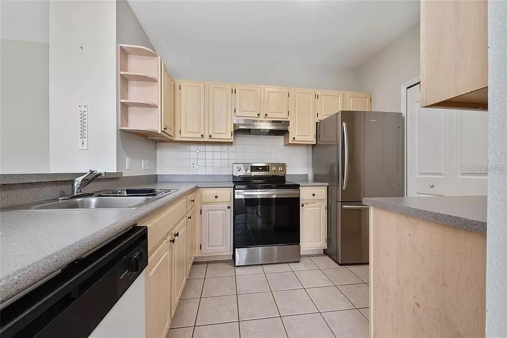 For Sale: $294,500 (3 beds, 2 baths, 1249 Square Feet)