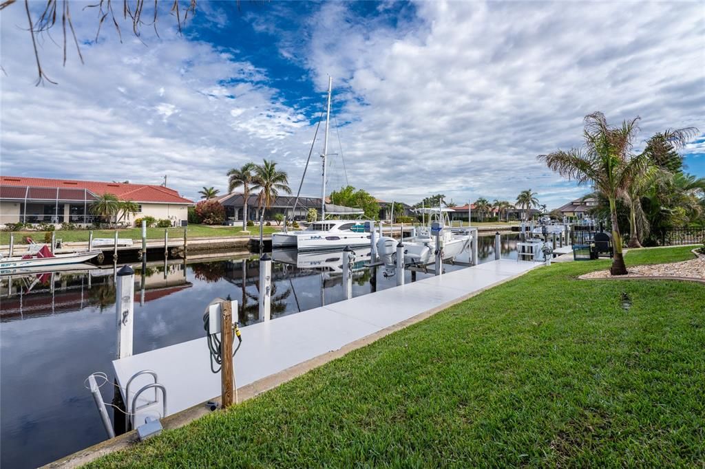 For Sale: $1,525,000 (3 beds, 3 baths, 2527 Square Feet)