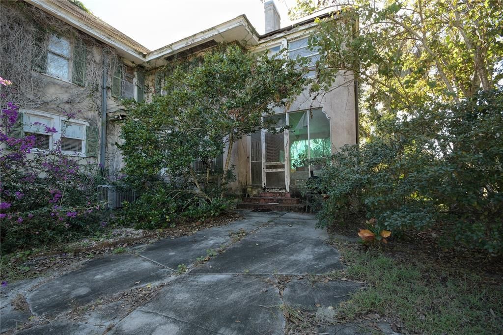 North entrance to the porch