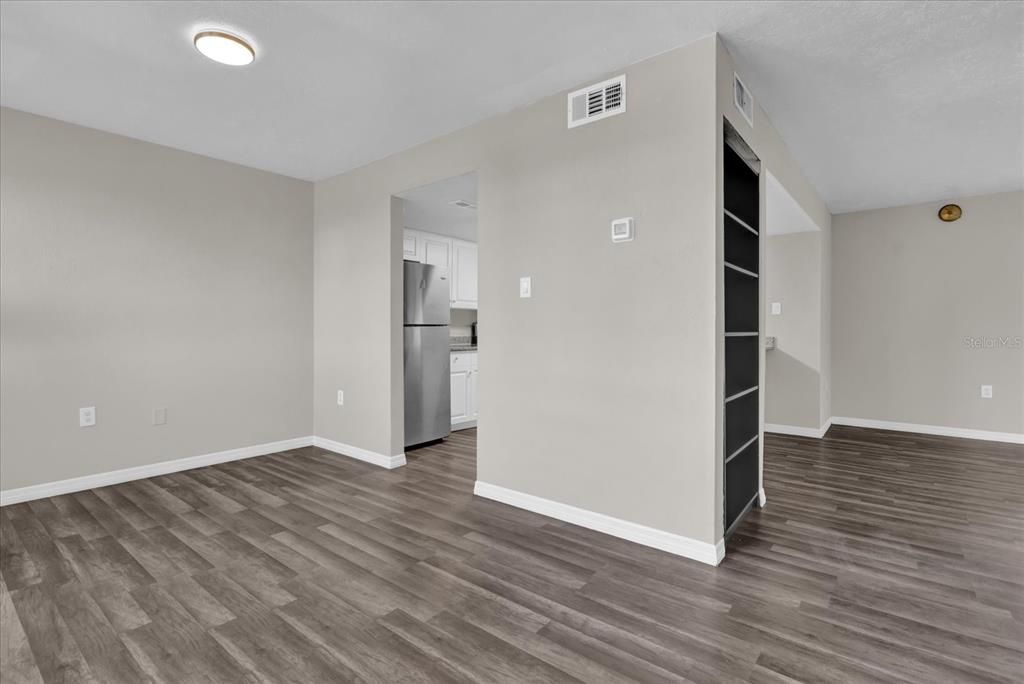 For Sale: $127,000 (2 beds, 2 baths, 1211 Square Feet)