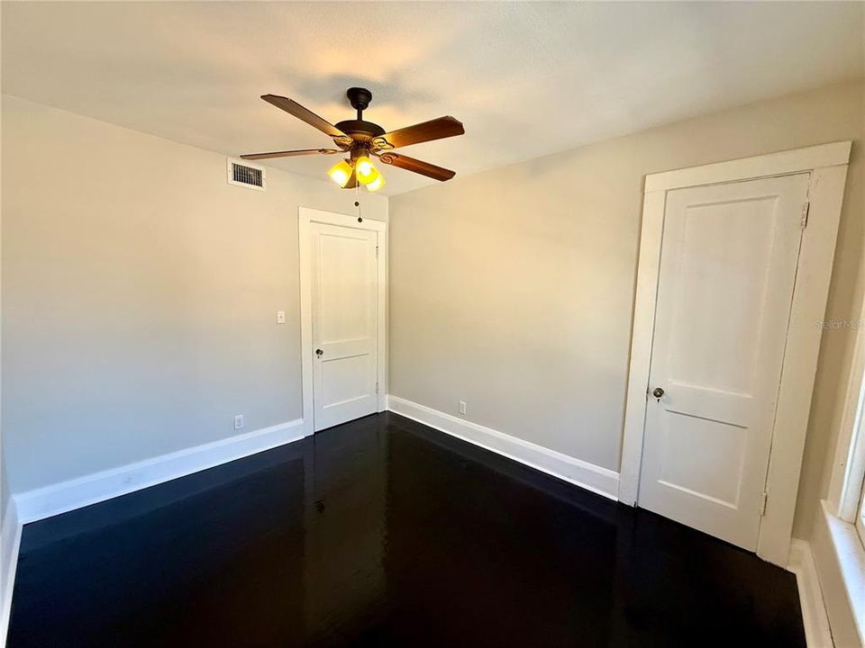 For Rent: $1,900 (2 beds, 1 baths, 950 Square Feet)