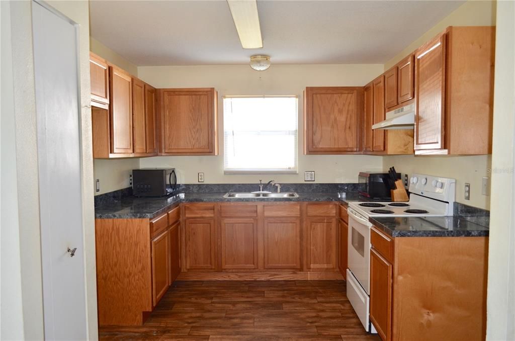 For Sale: $199,900 (3 beds, 2 baths, 1188 Square Feet)