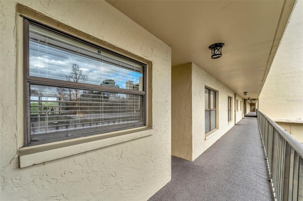 For Sale: $325,000 (2 beds, 2 baths, 960 Square Feet)