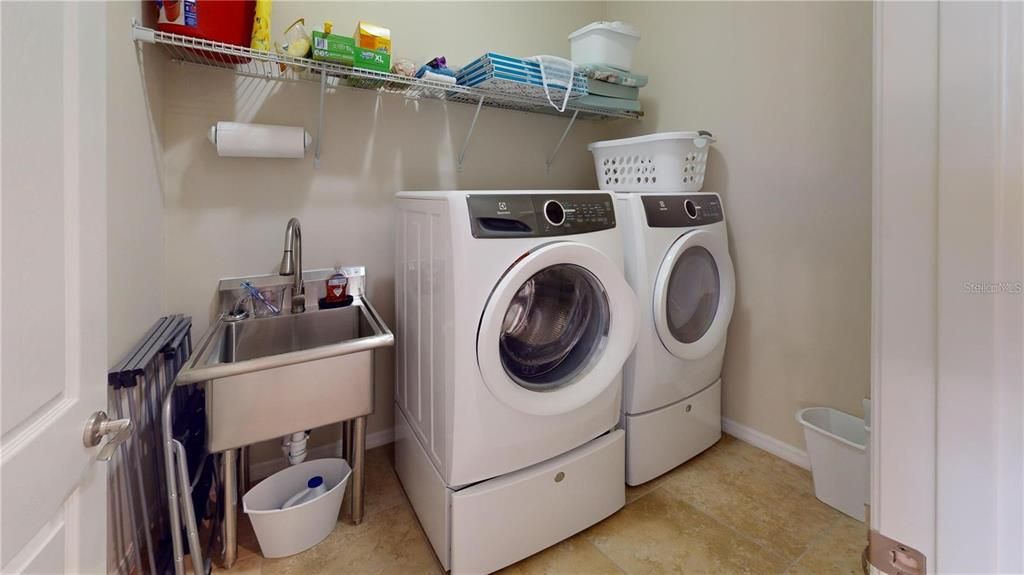 LAUNDRY ROOM WITH TUB