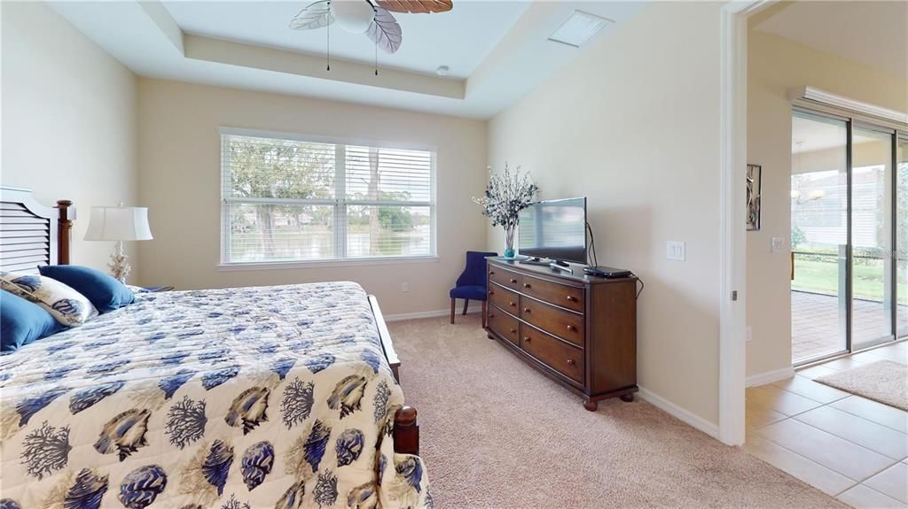 MASTER BEDROOM ( LAKE VIEW)