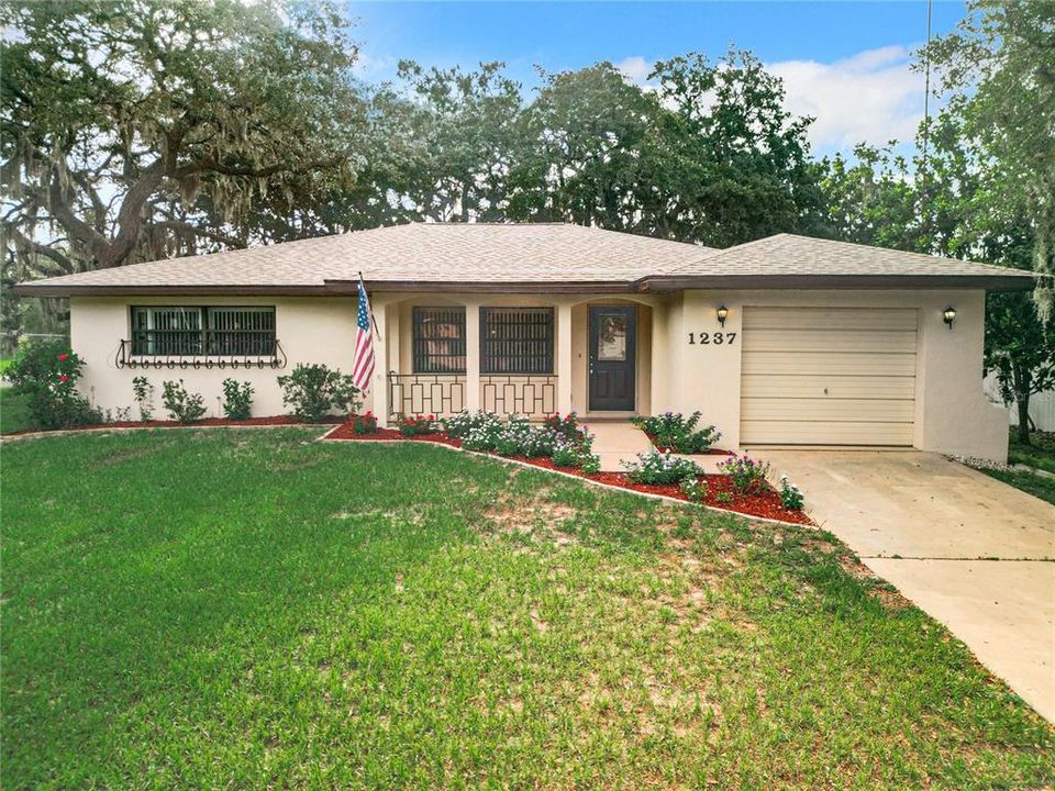 For Sale: $289,000 (3 beds, 2 baths, 1670 Square Feet)