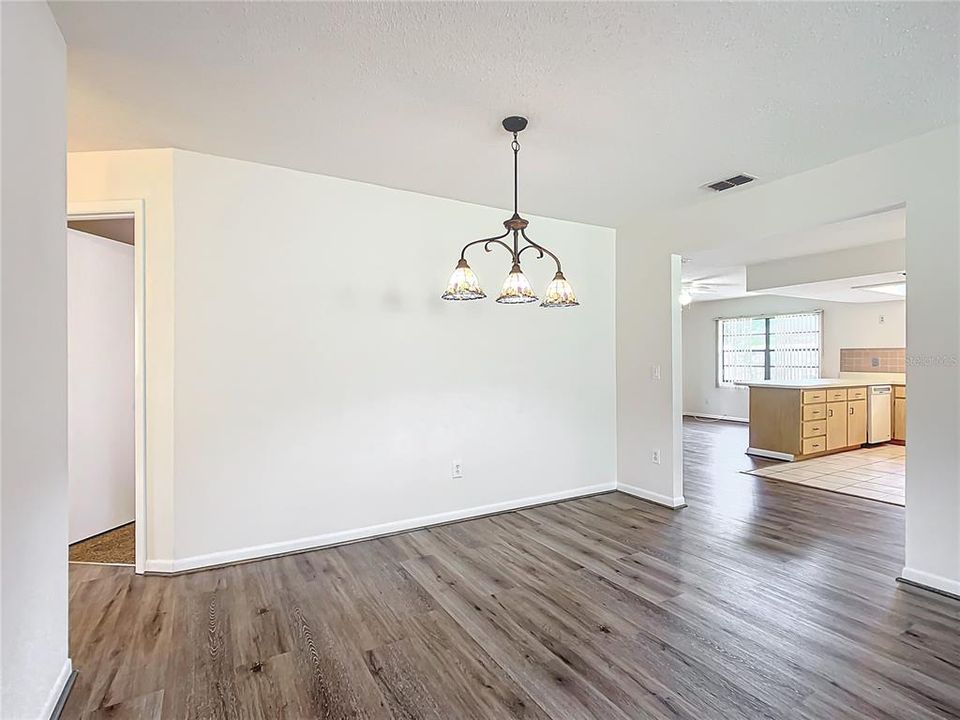 For Sale: $289,000 (3 beds, 2 baths, 1670 Square Feet)