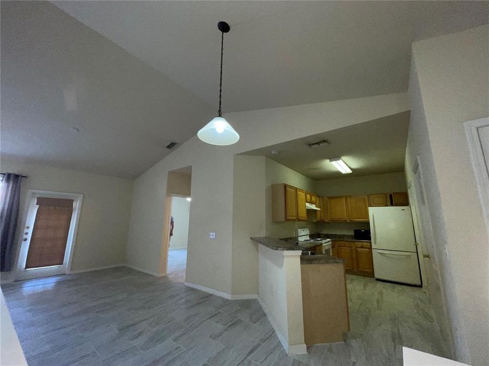 For Sale: $169,900 (1 beds, 1 baths, 951 Square Feet)