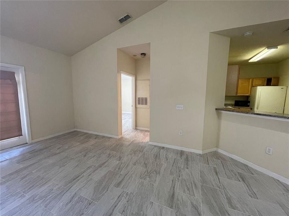 For Sale: $169,900 (1 beds, 1 baths, 951 Square Feet)