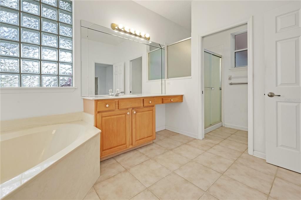 For Sale: $499,999 (2 beds, 2 baths, 2067 Square Feet)