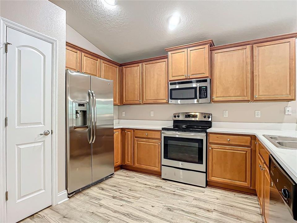 For Sale: $349,900 (3 beds, 2 baths, 1344 Square Feet)