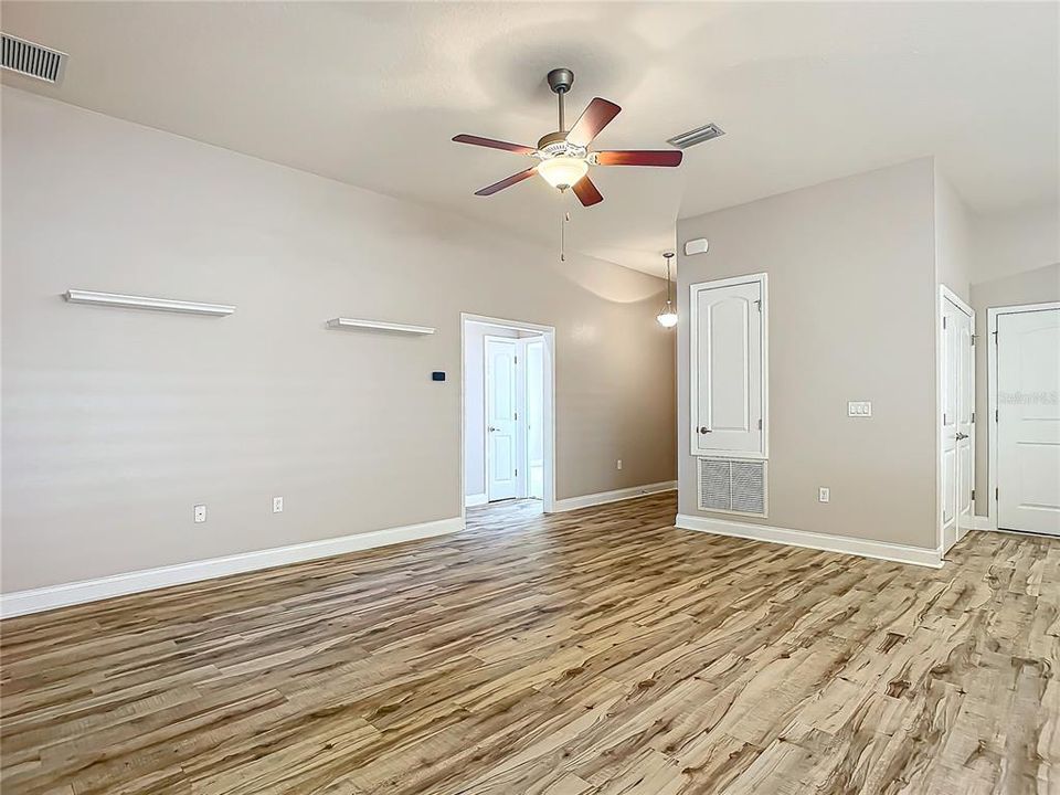 For Sale: $349,900 (3 beds, 2 baths, 1344 Square Feet)