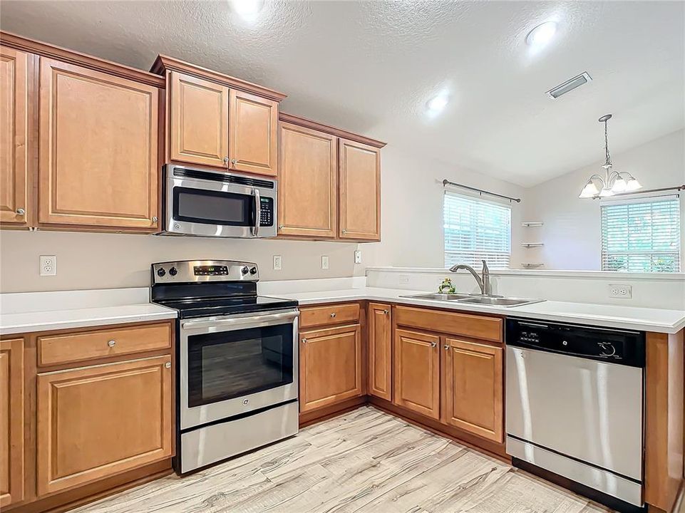 For Sale: $349,900 (3 beds, 2 baths, 1344 Square Feet)