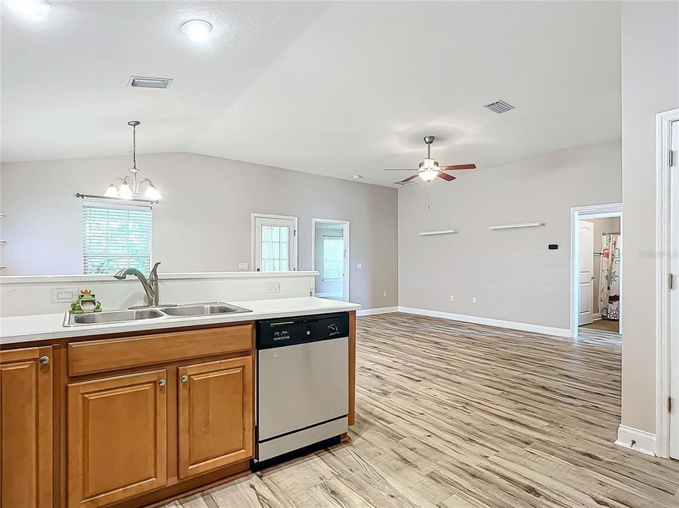 For Sale: $349,900 (3 beds, 2 baths, 1344 Square Feet)