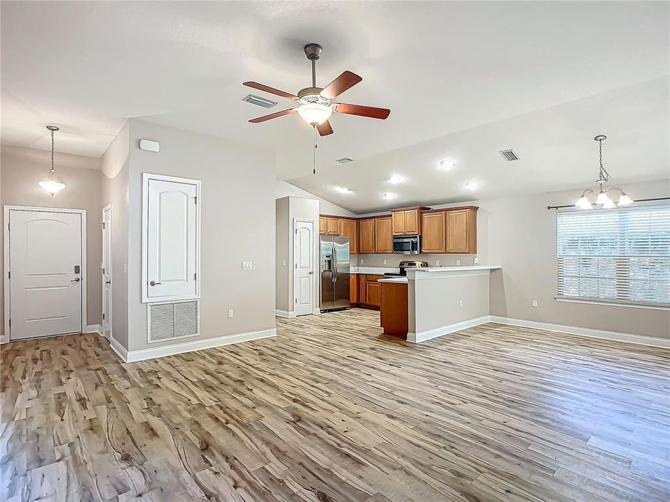 For Sale: $349,900 (3 beds, 2 baths, 1344 Square Feet)