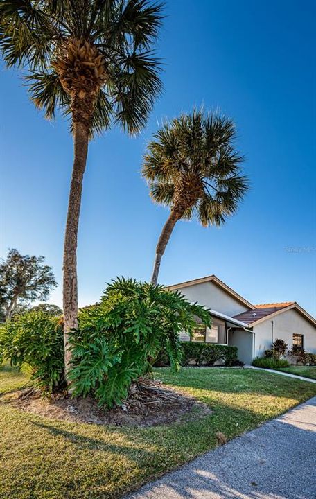 Active With Contract: $290,000 (2 beds, 2 baths, 1235 Square Feet)