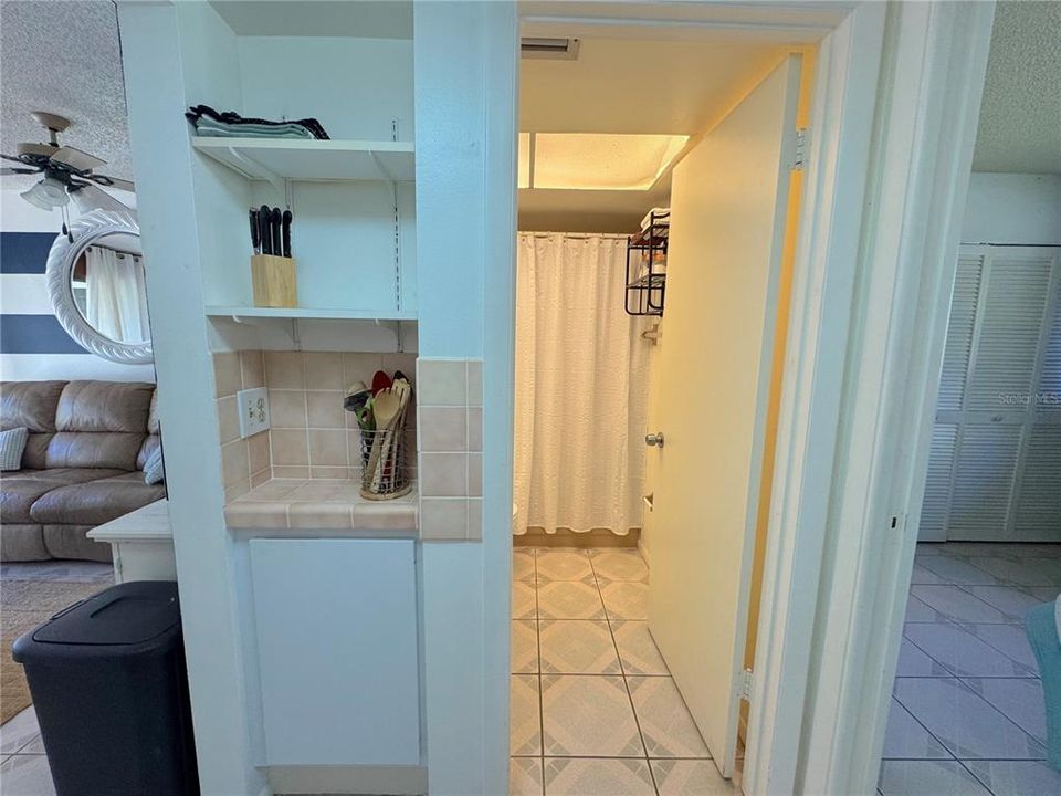 For Sale: $196,000 (1 beds, 1 baths, 428 Square Feet)