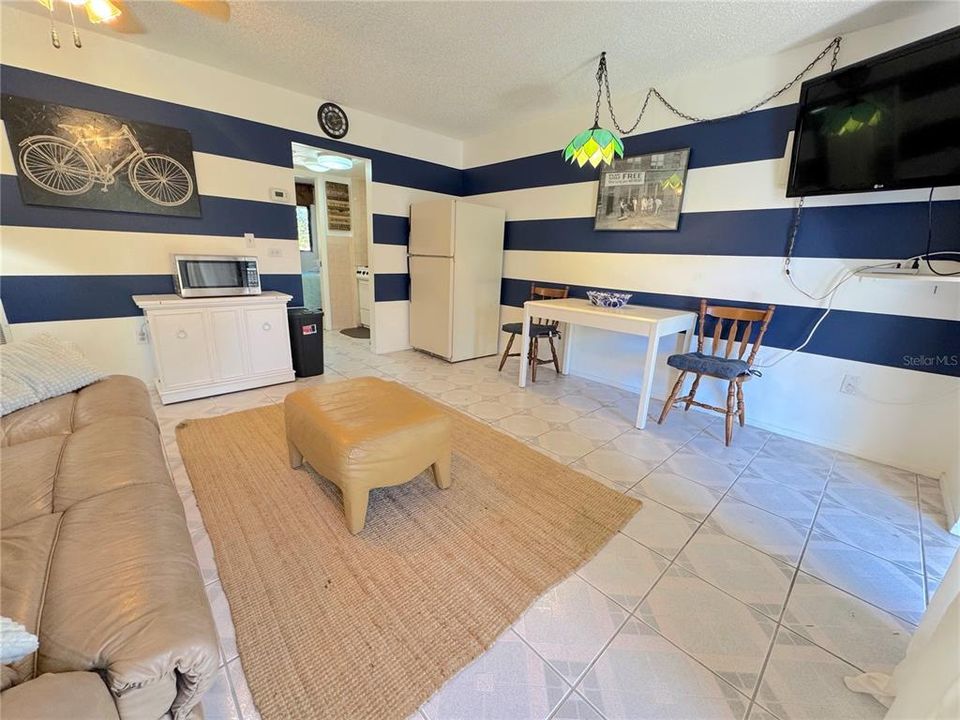 For Sale: $196,000 (1 beds, 1 baths, 428 Square Feet)