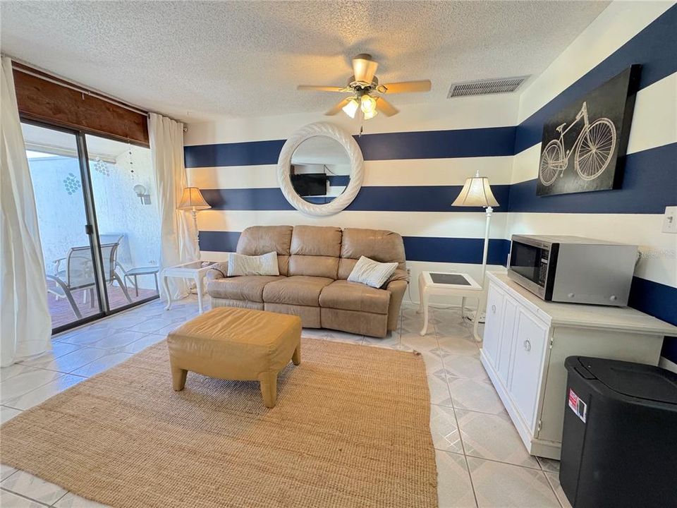 For Sale: $196,000 (1 beds, 1 baths, 428 Square Feet)