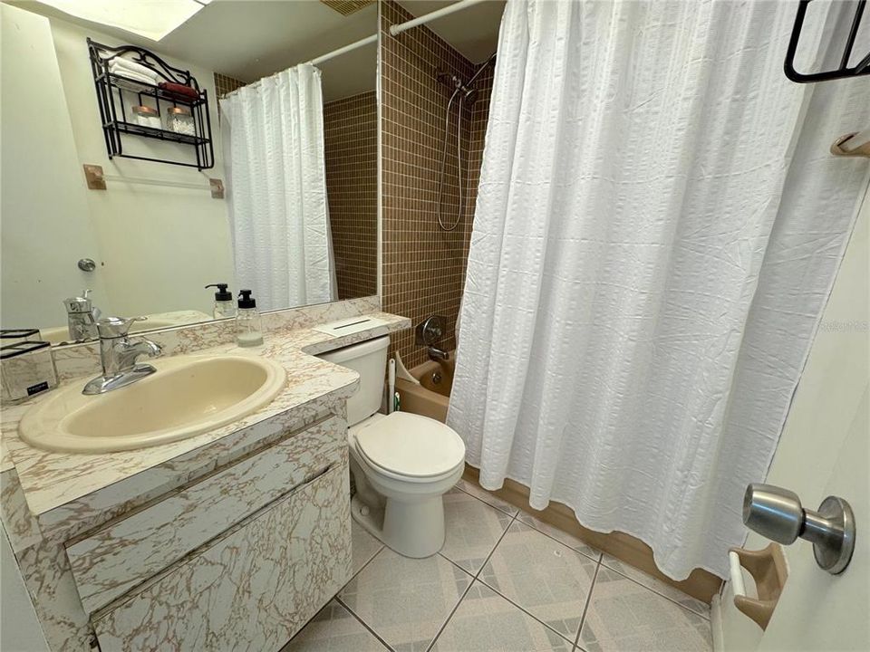 For Sale: $196,000 (1 beds, 1 baths, 428 Square Feet)