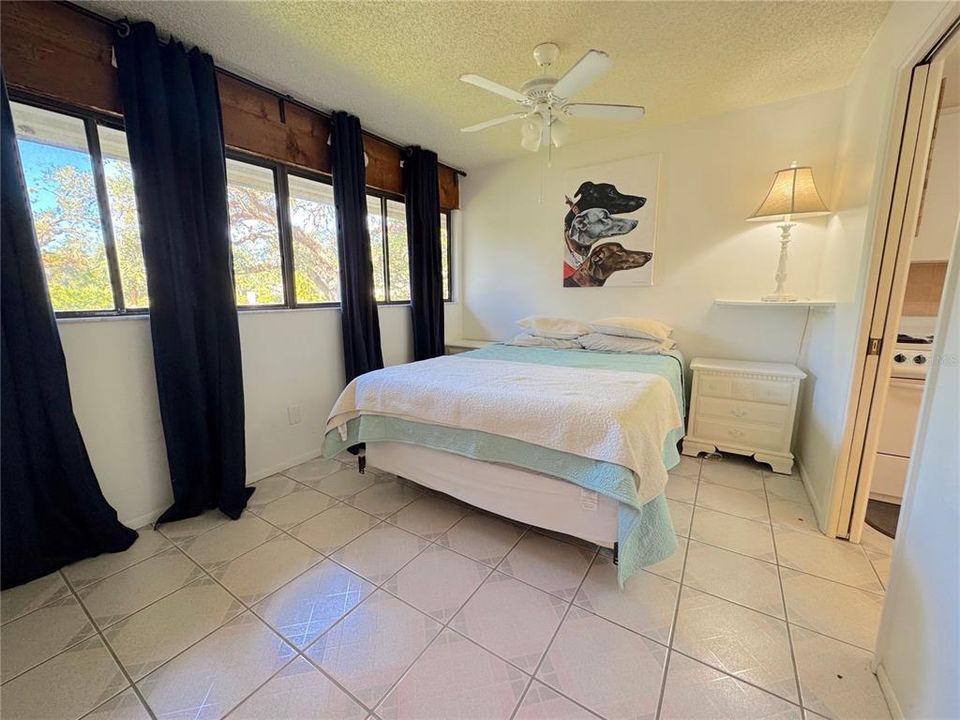 For Sale: $196,000 (1 beds, 1 baths, 428 Square Feet)