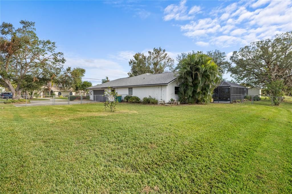 Active With Contract: $400,000 (3 beds, 2 baths, 2593 Square Feet)