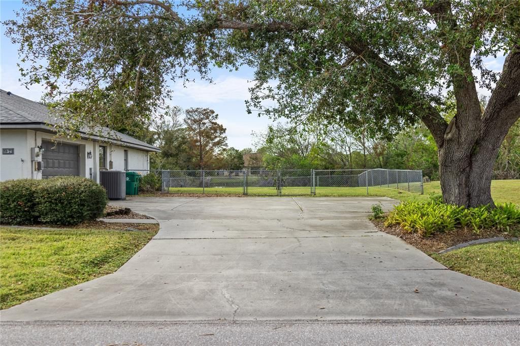 Active With Contract: $400,000 (3 beds, 2 baths, 2593 Square Feet)