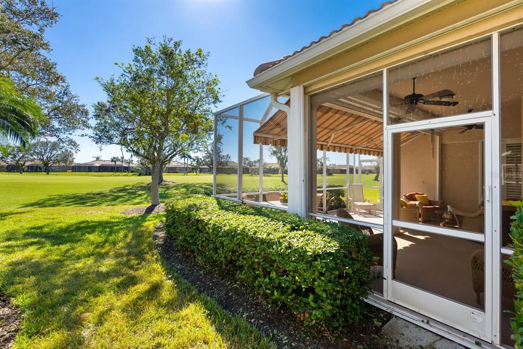 Lanai, porch & entry on side yard