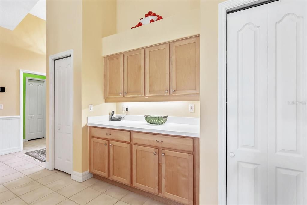 Kitchen w/ 2 pantry closets