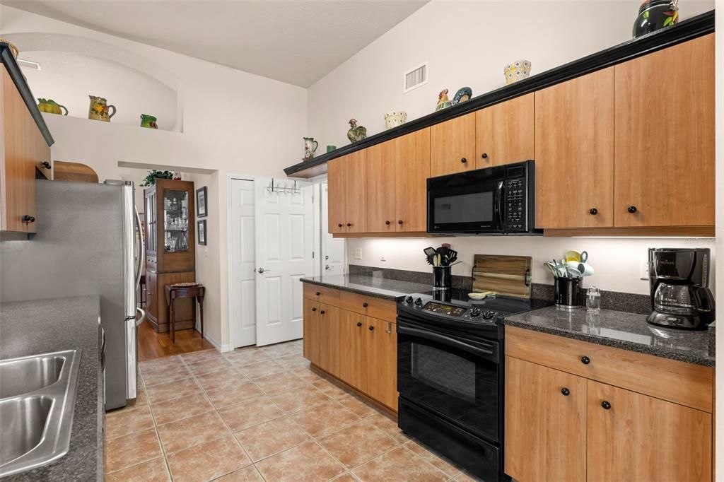 For Sale: $339,900 (3 beds, 2 baths, 1917 Square Feet)