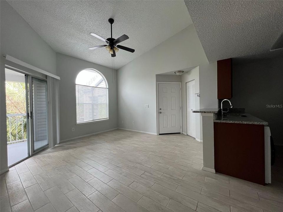 For Rent: $1,350 (1 beds, 1 baths, 648 Square Feet)