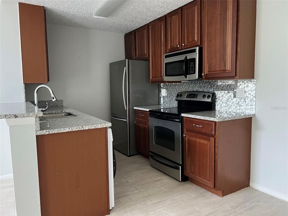 For Rent: $1,350 (1 beds, 1 baths, 648 Square Feet)