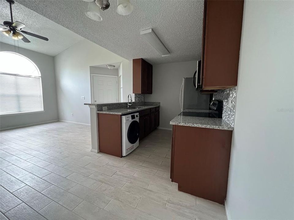 For Rent: $1,350 (1 beds, 1 baths, 648 Square Feet)