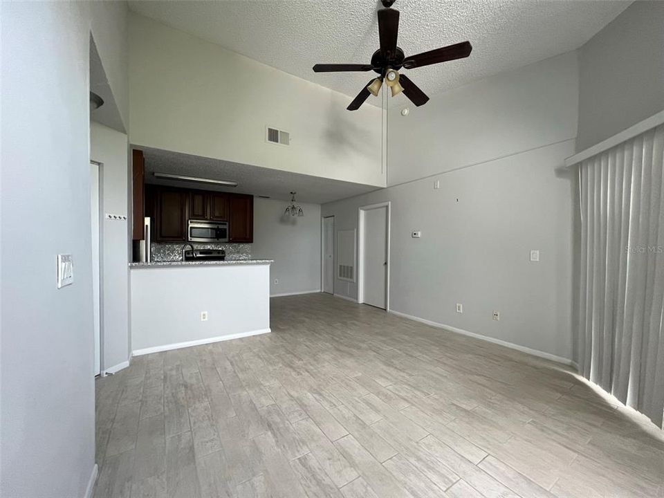 For Rent: $1,350 (1 beds, 1 baths, 648 Square Feet)