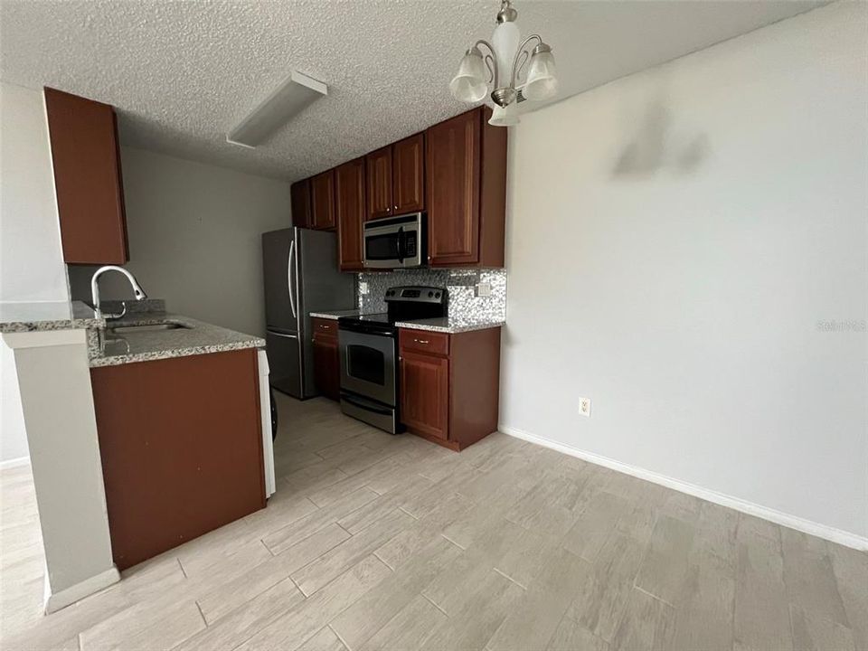 For Rent: $1,350 (1 beds, 1 baths, 648 Square Feet)