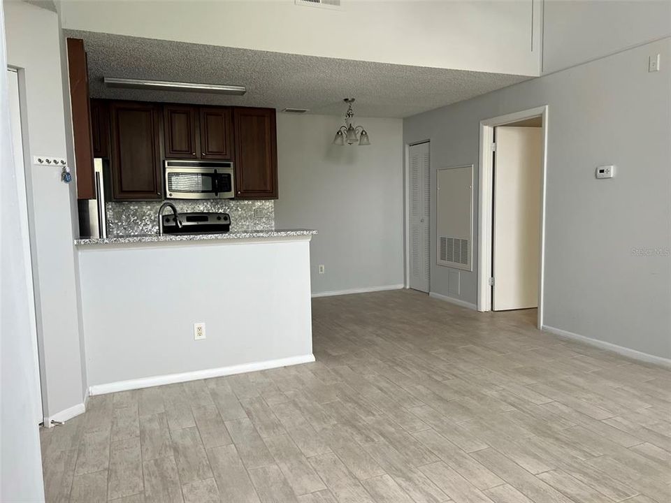 For Rent: $1,350 (1 beds, 1 baths, 648 Square Feet)