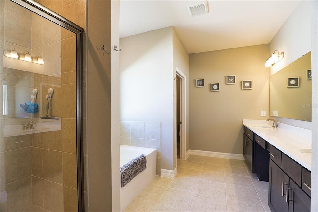 DOUBLE SINKS WITH VANITY AREA