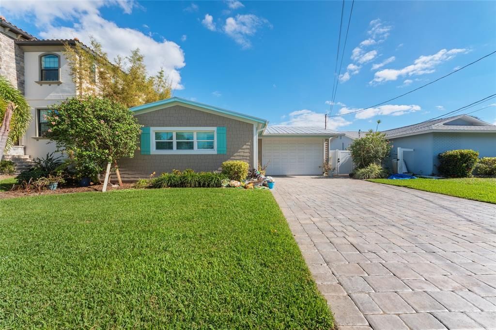 For Sale: $1,800,000 (3 beds, 2 baths, 1835 Square Feet)