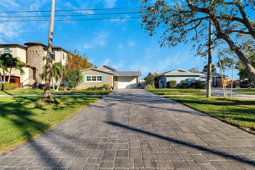 For Sale: $1,800,000 (3 beds, 2 baths, 1835 Square Feet)