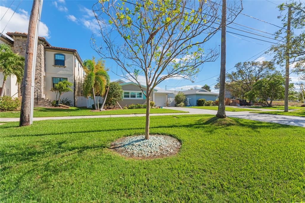 For Sale: $1,800,000 (3 beds, 2 baths, 1835 Square Feet)