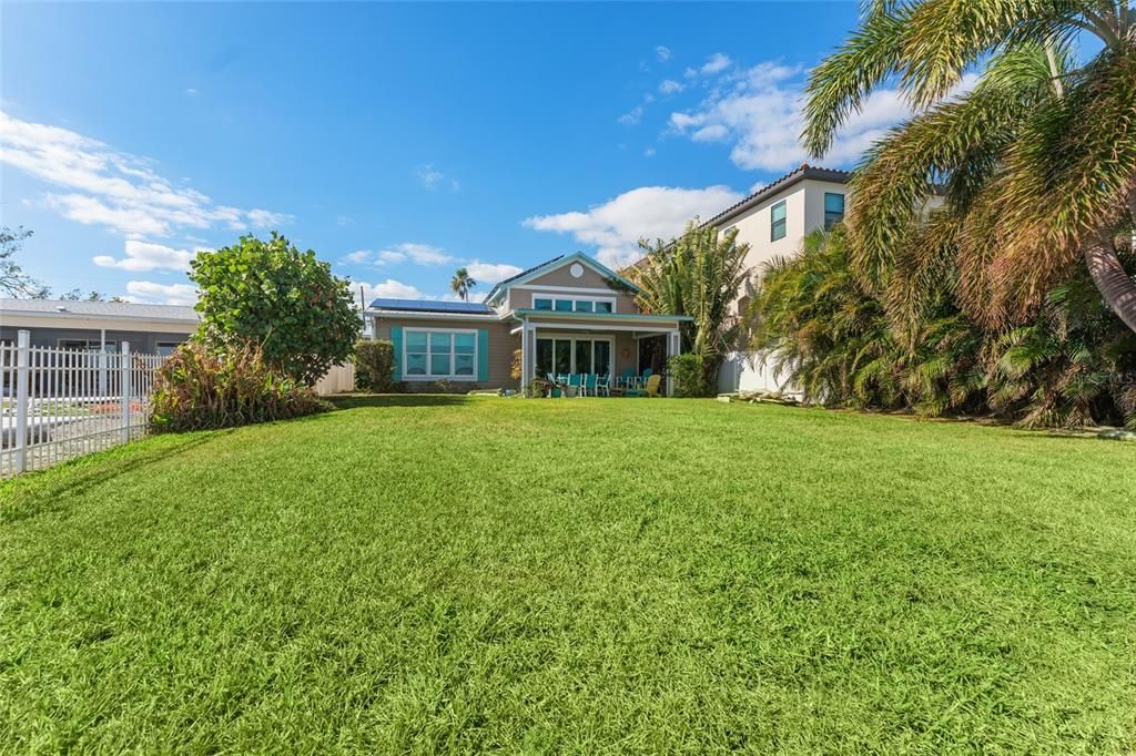 For Sale: $1,800,000 (3 beds, 2 baths, 1835 Square Feet)