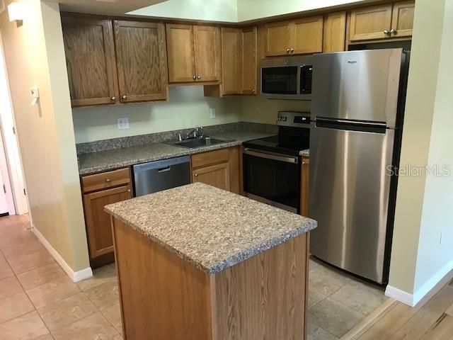 For Rent: $1,975 (2 beds, 2 baths, 1304 Square Feet)