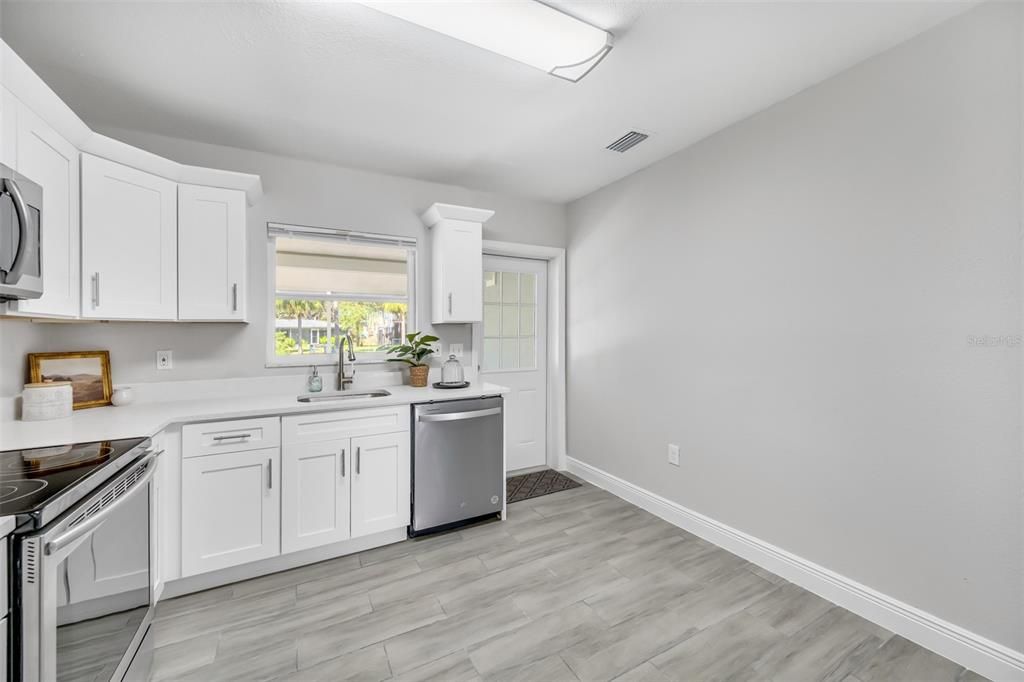 For Sale: $364,900 (3 beds, 2 baths, 1092 Square Feet)