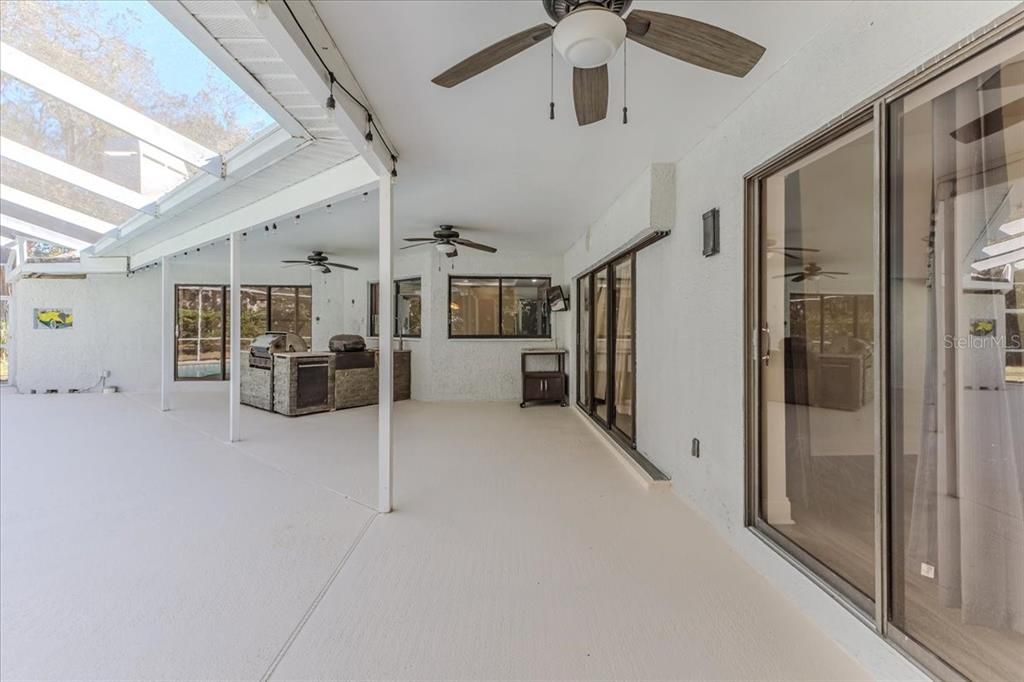 Large Lanai with Outdoor Kitchen