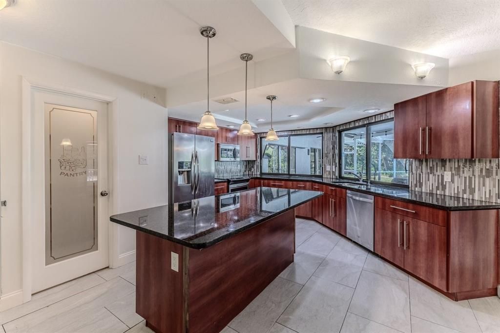 Kitchen Island / Breakfast Bar with Pendent Lighting