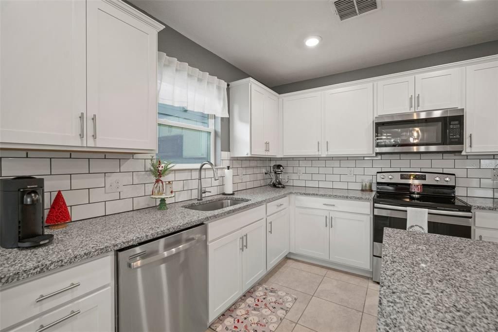 For Sale: $365,000 (4 beds, 2 baths, 1844 Square Feet)