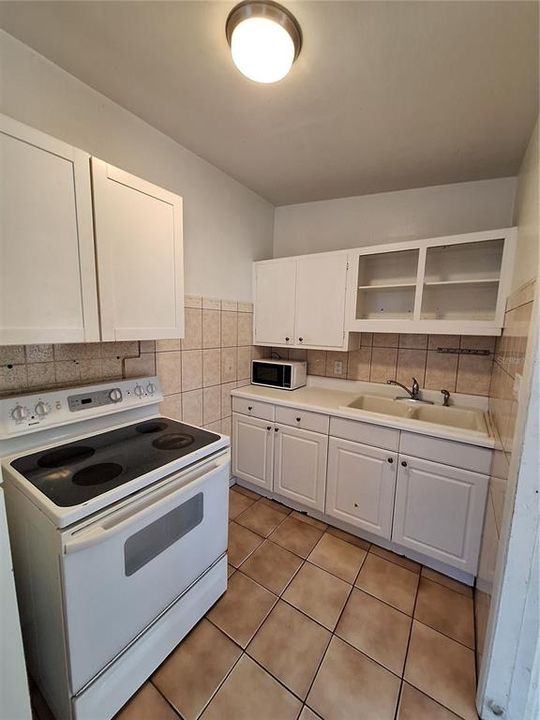 В аренду: $1,595 (3 спален, 1 ванн, 1025 Квадратных фут)