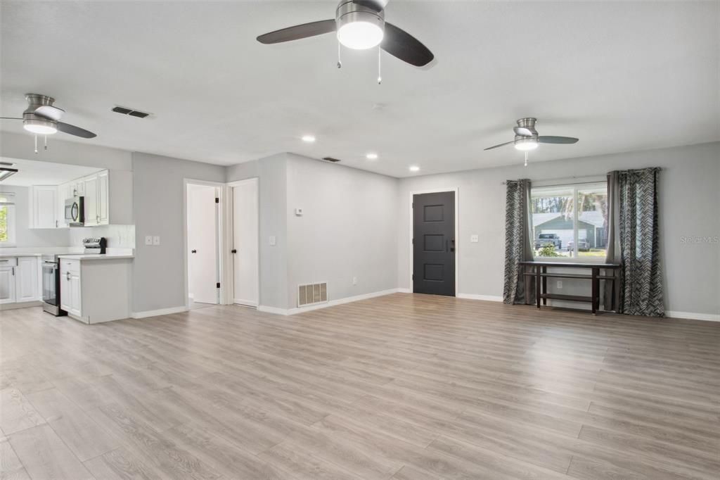 For Sale: $314,000 (2 beds, 2 baths, 1330 Square Feet)