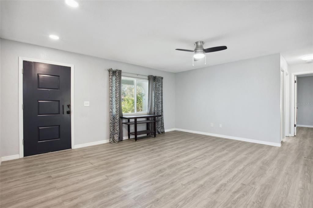 For Sale: $314,000 (2 beds, 2 baths, 1330 Square Feet)